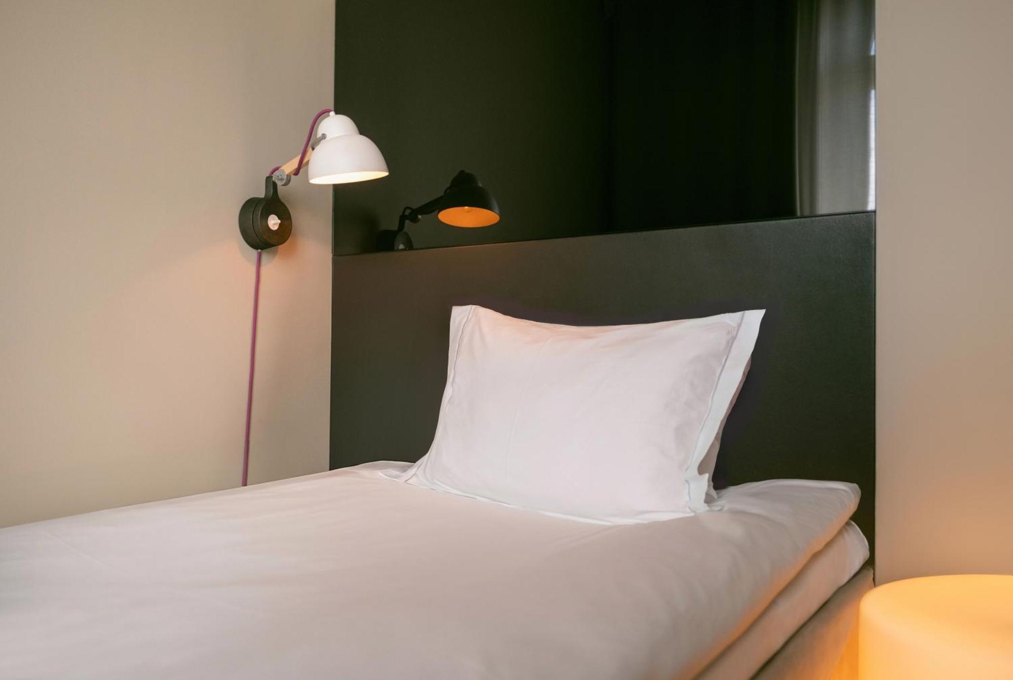 Small Single Room,1640377798:JPEG