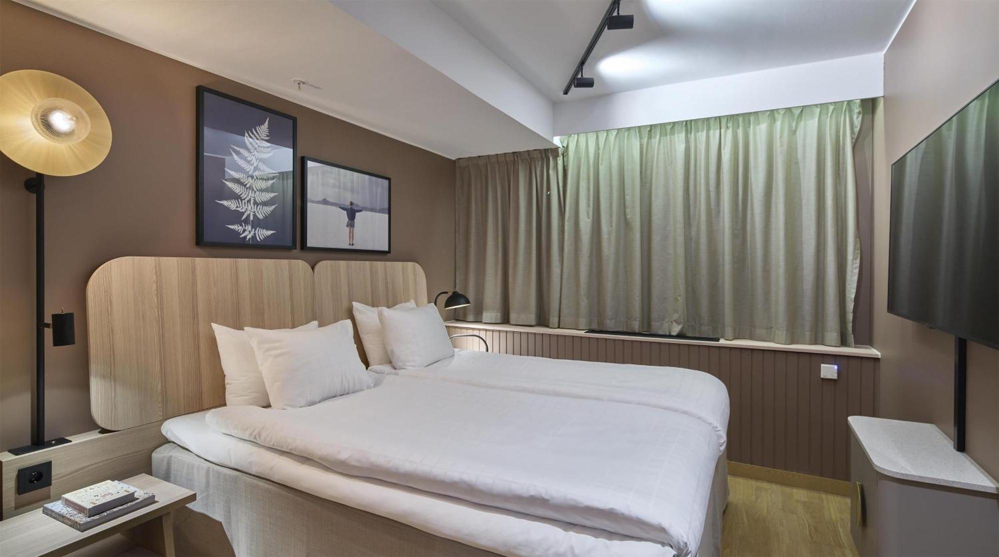 Queen Room without Windows
